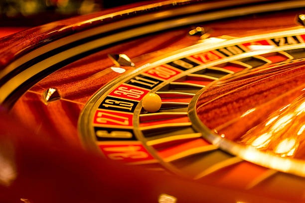 Active spin with live payout multipliers Mega Wheel spinning animation with payout display on aa66
